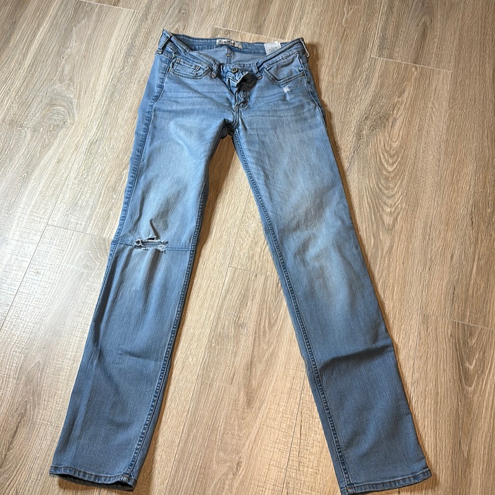 Hollister Juniors size 7R light washed straight leg jeans